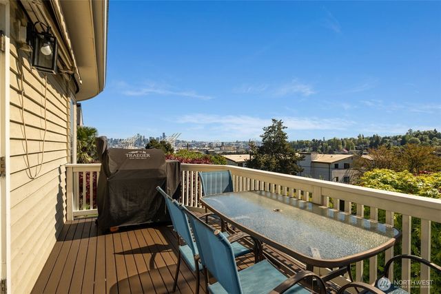 4014 32nd Avenue SW, Seattle, WA 98126