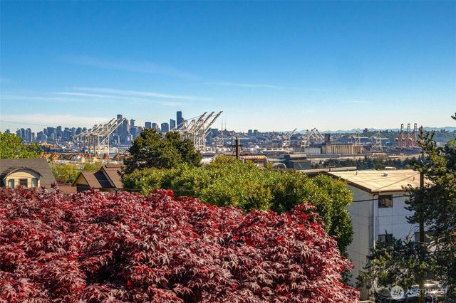 4014 32nd Avenue SW, Seattle, WA 98126