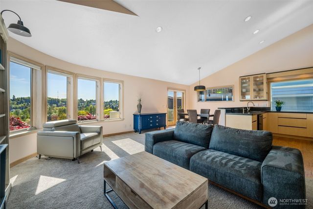 4014 32nd Avenue SW, Seattle, WA 98126