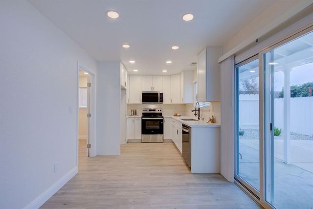 1001 Jacquelinelee Dr, Turlock, CA 95382