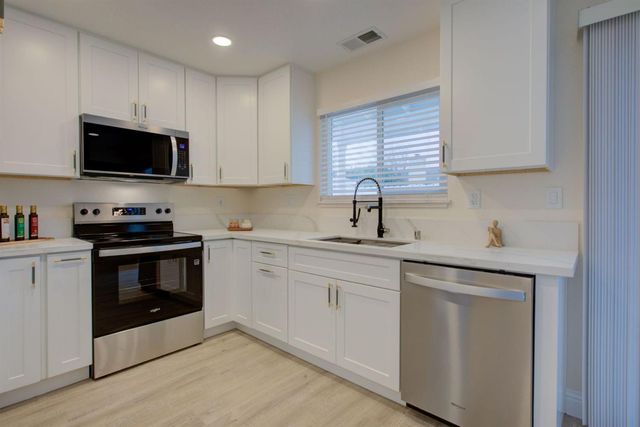 1001 Jacquelinelee Dr, Turlock, CA 95382