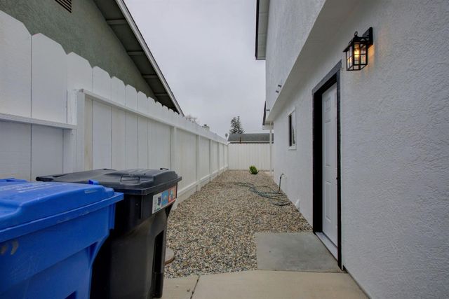 1001 Jacquelinelee Dr, Turlock, CA 95382