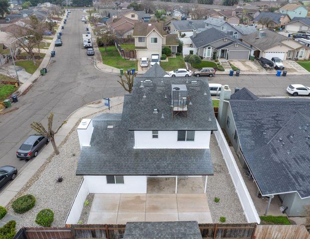 1001 Jacquelinelee Dr, Turlock, CA 95382