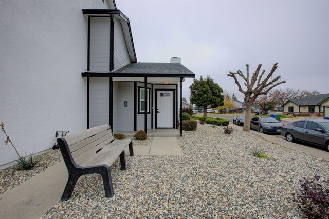 1001 Jacquelinelee Dr, Turlock, CA 95382