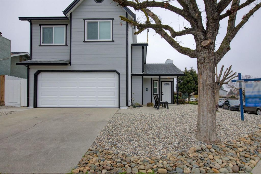 1001 Jacquelinelee Dr, Turlock, CA 95382