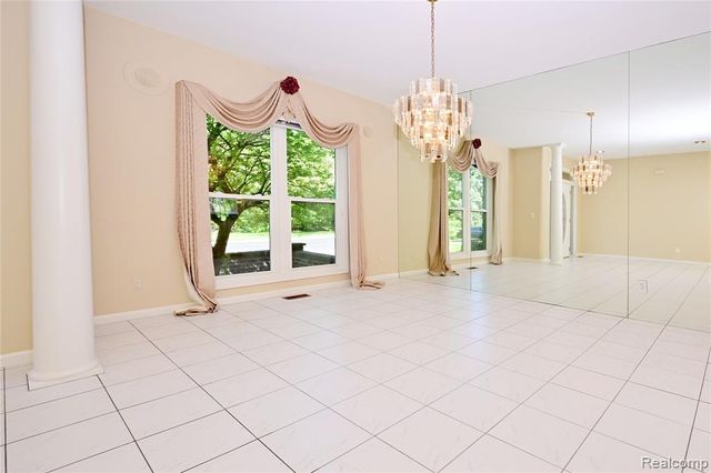 2749 Nicole Court, West Bloomfield, MI 48324
