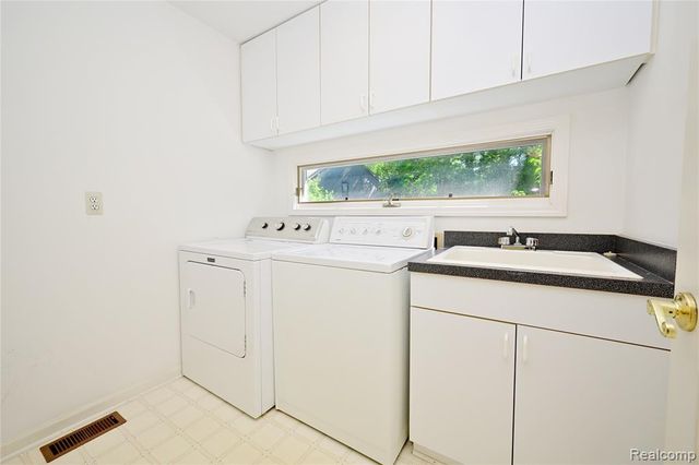 2749 Nicole Court, West Bloomfield, MI 48324