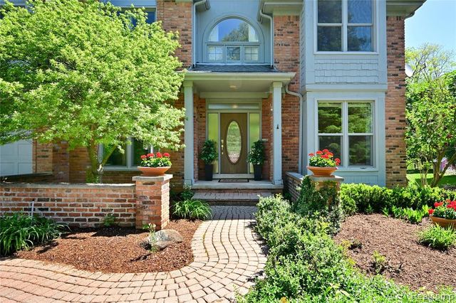 2749 Nicole Court, West Bloomfield, MI 48324