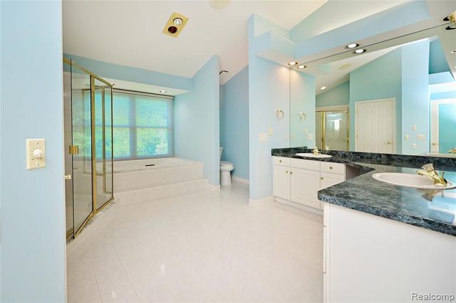 2749 Nicole Court, West Bloomfield, MI 48324