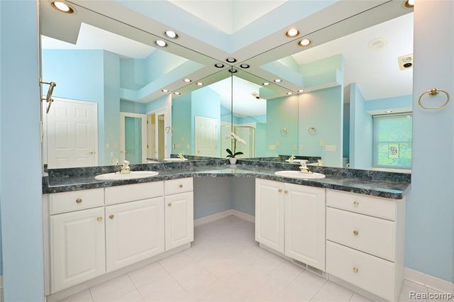 2749 Nicole Court, West Bloomfield, MI 48324