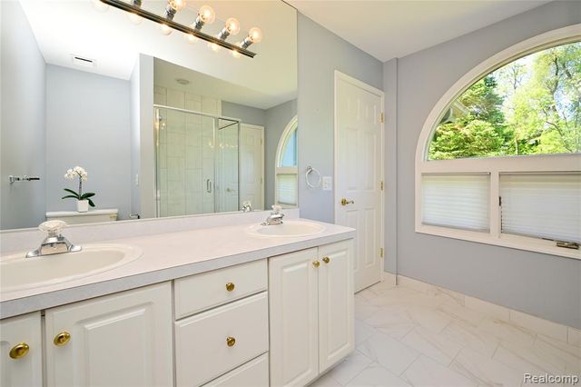 2749 Nicole Court, West Bloomfield, MI 48324