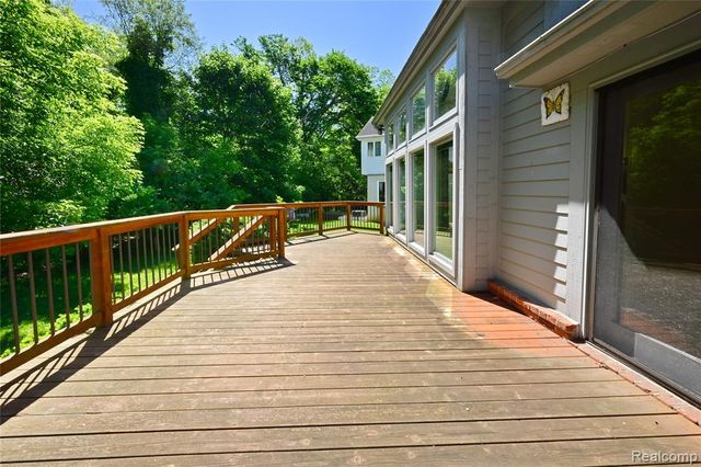 2749 Nicole Court, West Bloomfield, MI 48324