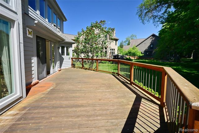 2749 Nicole Court, West Bloomfield, MI 48324