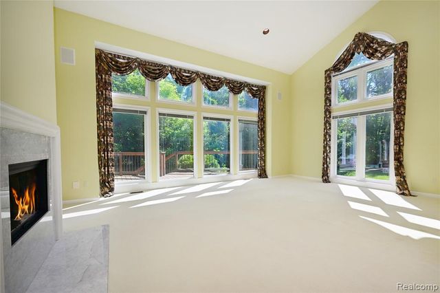 2749 Nicole Court, West Bloomfield, MI 48324