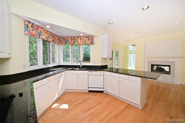 2749 Nicole Court, West Bloomfield, MI 48324