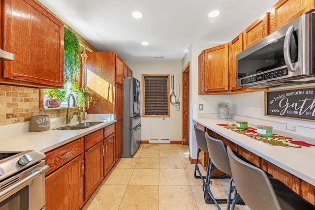 8138 Mulligan Avenue, Burbank, IL 60459