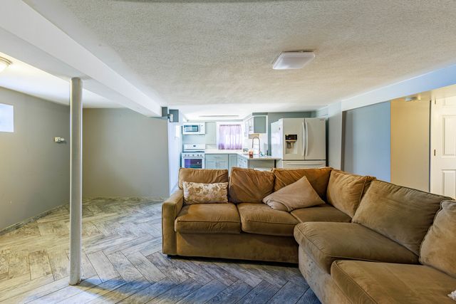 8138 Mulligan Avenue, Burbank, IL 60459