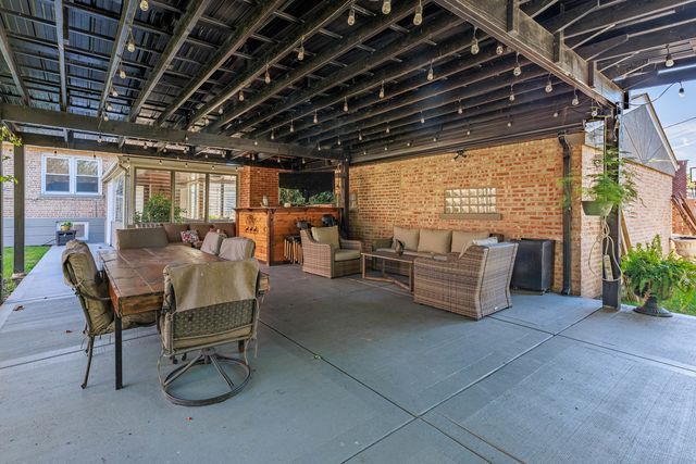 8138 Mulligan Avenue, Burbank, IL 60459