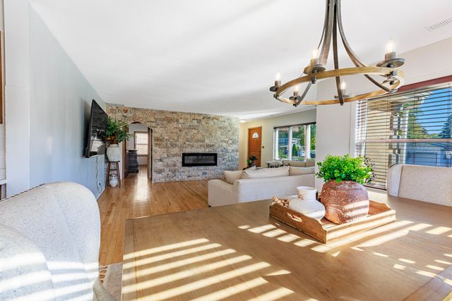 8138 Mulligan Avenue, Burbank, IL 60459