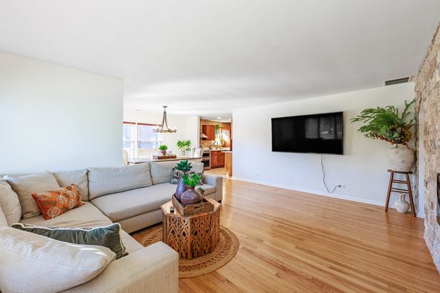 8138 Mulligan Avenue, Burbank, IL 60459