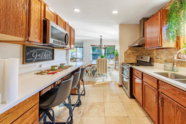 8138 Mulligan Avenue, Burbank, IL 60459