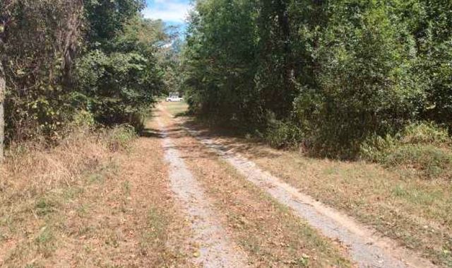 212 Aley Hill Rd, Big Beaver, PA 15010