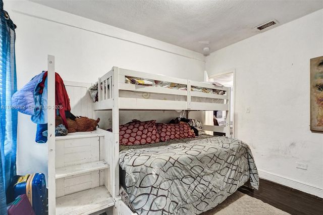 1675 NE 160th St, North Miami Beach, FL 33162