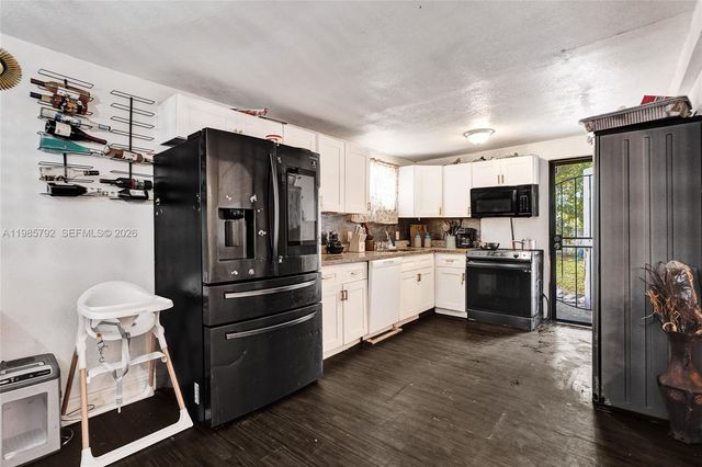 1675 NE 160th St, North Miami Beach, FL 33162