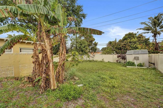 1675 NE 160th St, North Miami Beach, FL 33162