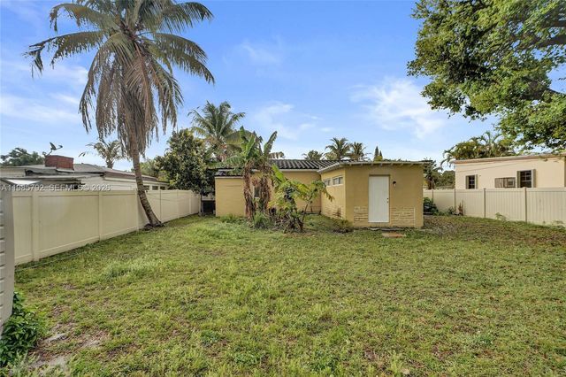 1675 NE 160th St, North Miami Beach, FL 33162