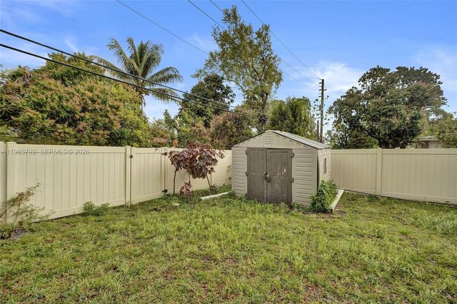 1675 NE 160th St, North Miami Beach, FL 33162