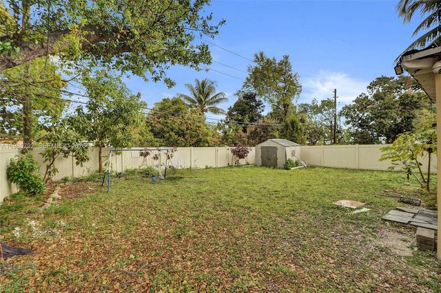 1675 NE 160th St, North Miami Beach, FL 33162