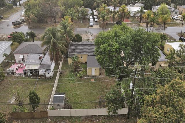 1675 NE 160th St, North Miami Beach, FL 33162