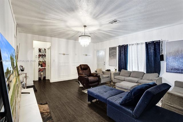 1675 NE 160th St, North Miami Beach, FL 33162