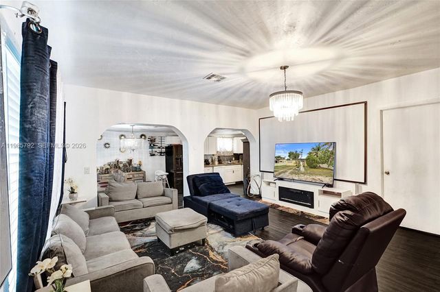 1675 NE 160th St, North Miami Beach, FL 33162