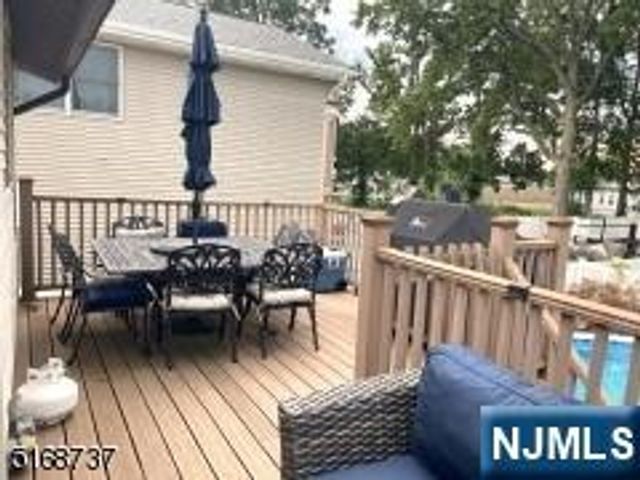 6 Chamberlain Avenue, Little Ferry, NJ 07643