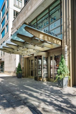 400 Stuart St 15J, Boston, MA 02116