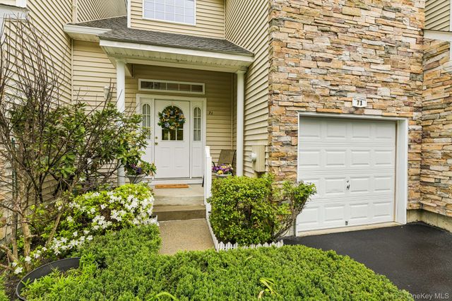 71 Manitou Trail, Kings Park, NY 11754