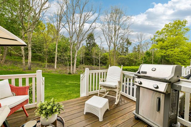 71 Manitou Trail, Kings Park, NY 11754