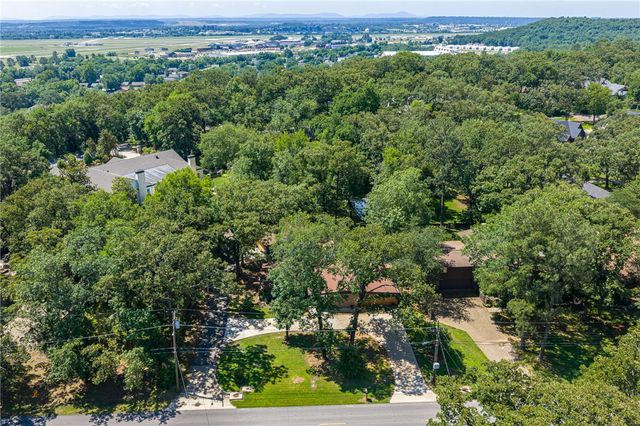 5620 Country Club Avenue, Fort Smith, AR 72903