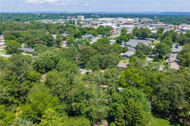 5620 Country Club Avenue, Fort Smith, AR 72903