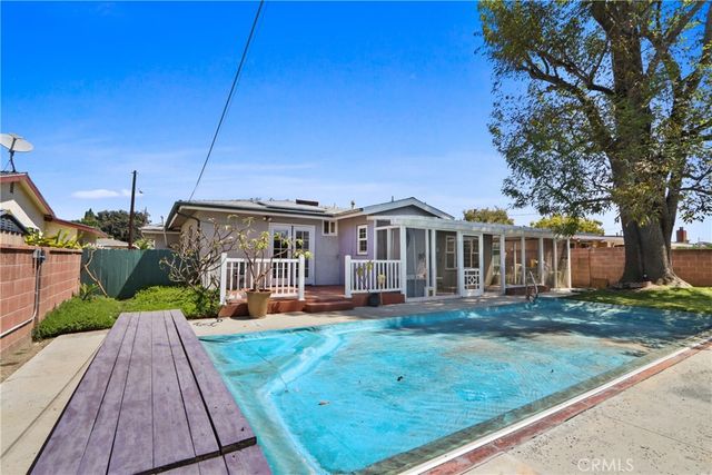 2856 W Rowland Circle, Anaheim, CA 92804