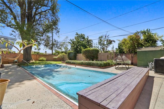 2856 W Rowland Circle, Anaheim, CA 92804