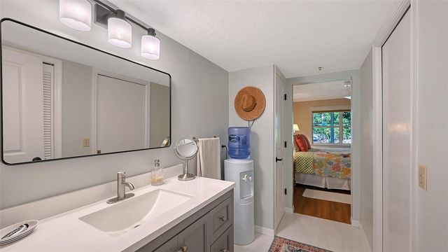 1203 SIESTA BAYSIDE DRIVE 1203-D, Sarasota, FL 34242