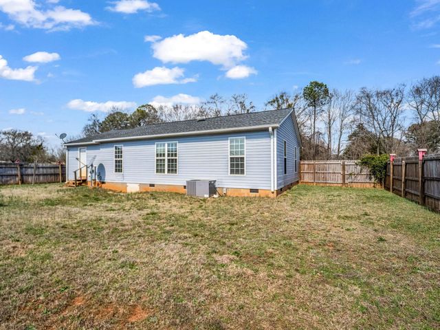 655 W Oconee Street, Chesnee, SC 29323