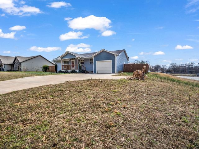 655 W Oconee Street, Chesnee, SC 29323