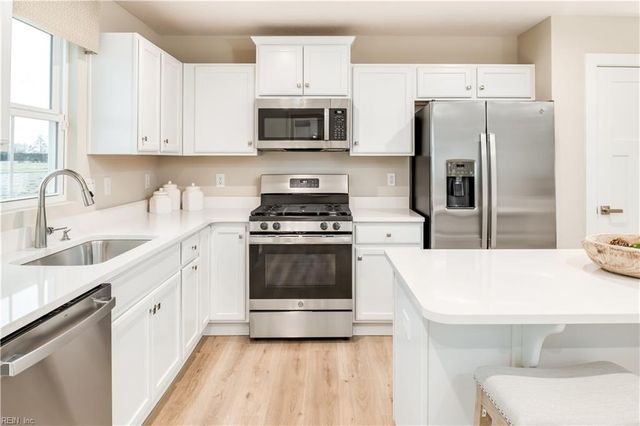 203 Poppy ST, Moyock, NC 27958