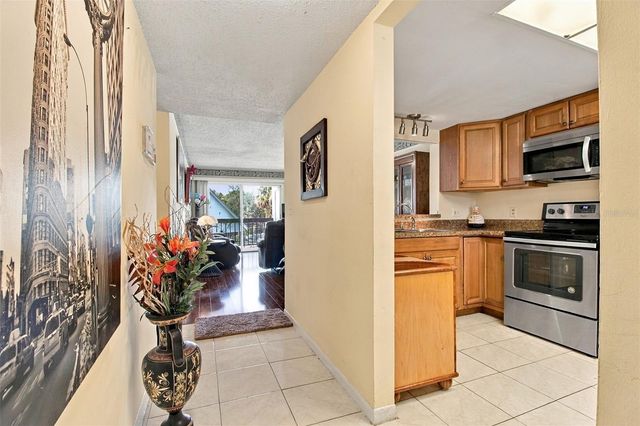 6308 NEWTOWN CIRCLE 8B5, Tampa, FL 33615