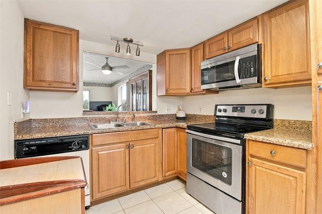 6308 NEWTOWN CIRCLE 8B5, Tampa, FL 33615