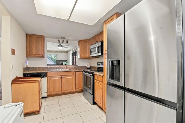 6308 NEWTOWN CIRCLE 8B5, Tampa, FL 33615